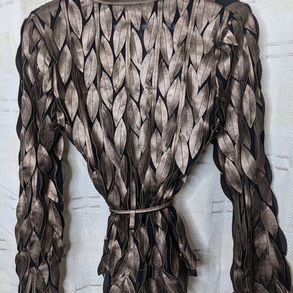 Shear/Leather Leaf Decal Top - Picture 2 of 3
